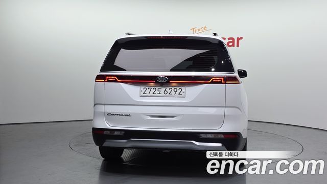 Kia Canival 2021 — photo 4