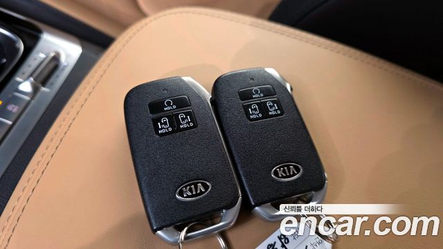 Kia Canival 2021 — photo 17