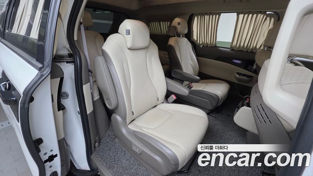 Kia Canival 2021 — photo 12