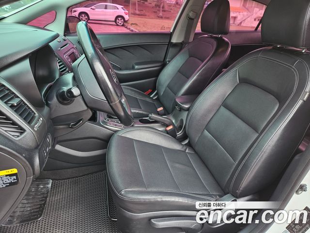 Kia K3 2015 — photo 10