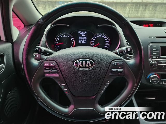 Kia K3 2015 — photo 12