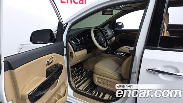 Kia Canival 2018 — photo 10