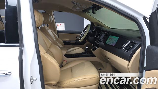 Kia Canival 2018 — photo 11