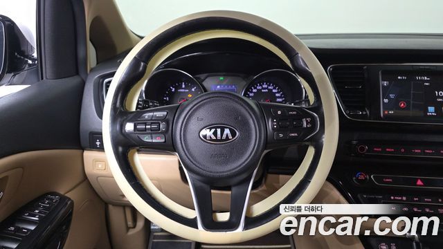 Kia Canival 2018 — photo 13