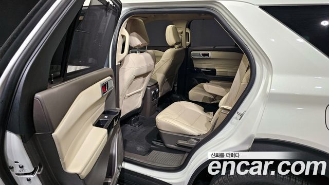 Ford Explorer 2022 — photo 11