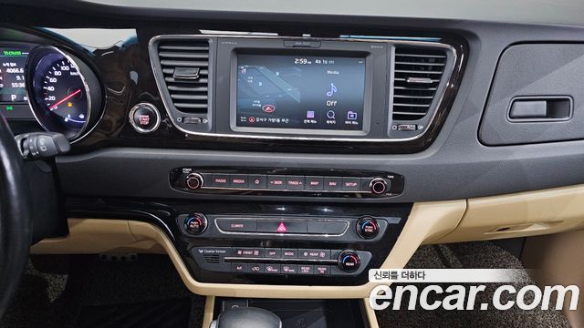 Kia Canival 2019 — photo 14