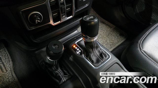 Jeep Wrangler 2021 — photo 9