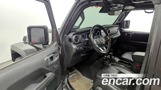 Jeep Wrangler 2021 — photo 10