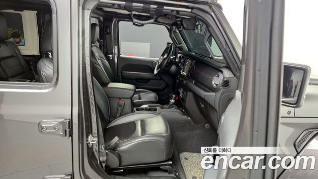 Jeep Wrangler 2021 — photo 11