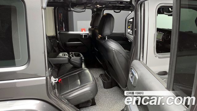 Jeep Wrangler 2021 — photo 12