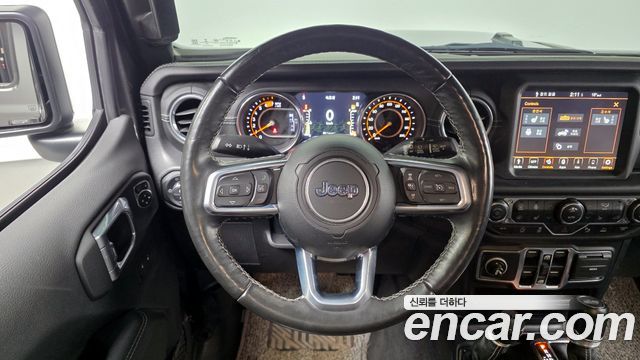 Jeep Wrangler 2021 — photo 13