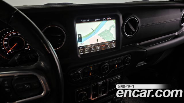 Jeep Wrangler 2021 — photo 14