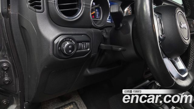 Jeep Wrangler 2021 — photo 17