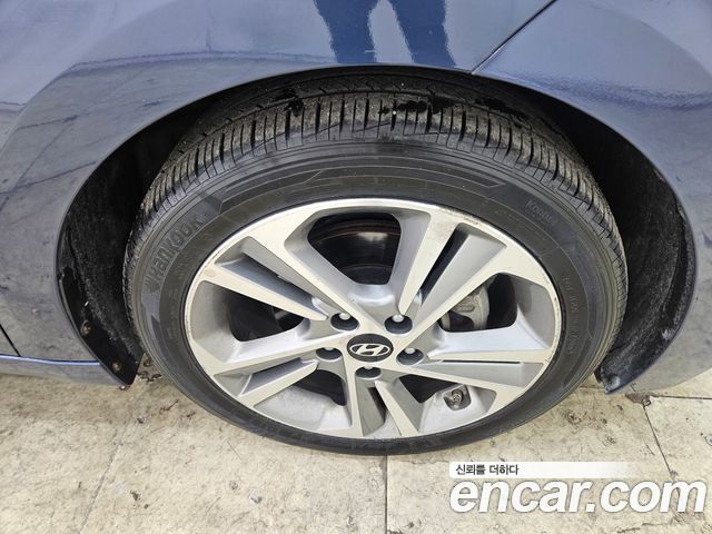 Hyundai AVANTE 2018 — photo 6
