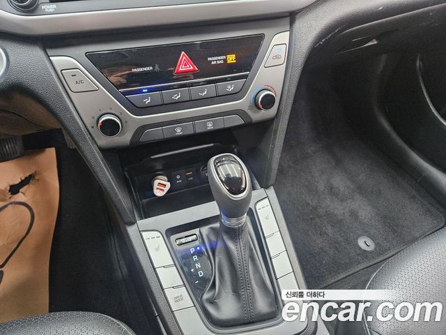 Hyundai AVANTE 2018 — photo 9