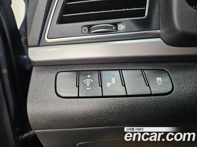 Hyundai AVANTE 2018 — photo 14