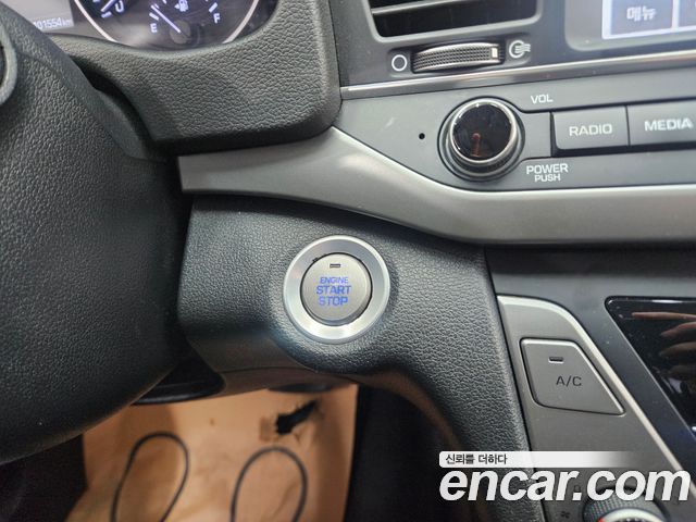Hyundai AVANTE 2018 — photo 15