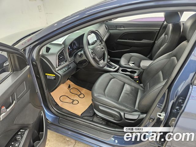 Hyundai AVANTE 2018 — photo 20