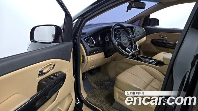 Kia Canival 2018 — photo 11