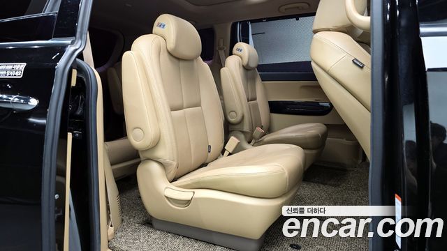Kia Canival 2018 — photo 12