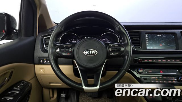 Kia Canival 2018 — photo 13