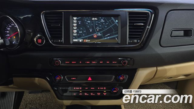 Kia Canival 2018 — photo 14