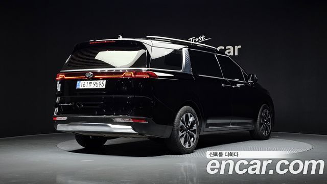 Kia Canival 2021 — photo 2