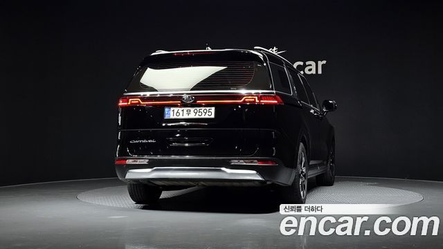 Kia Canival 2021 — photo 4
