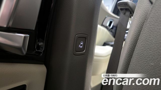 Kia Canival 2023 — photo 17