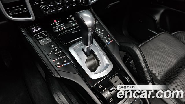 Porsche Cayenne 2017 — photo 9