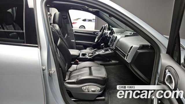 Porsche Cayenne 2017 — photo 10