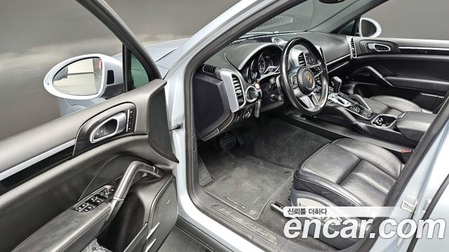 Porsche Cayenne 2017 — photo 12