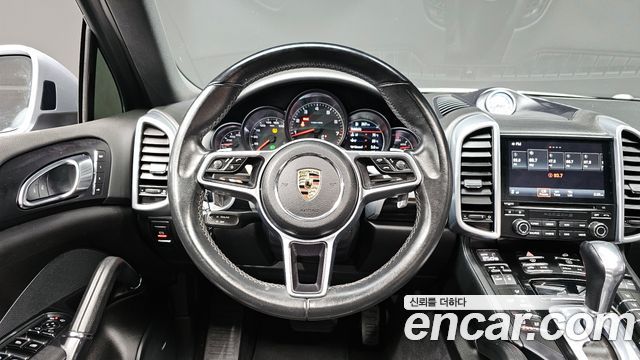 Porsche Cayenne 2017 — photo 13