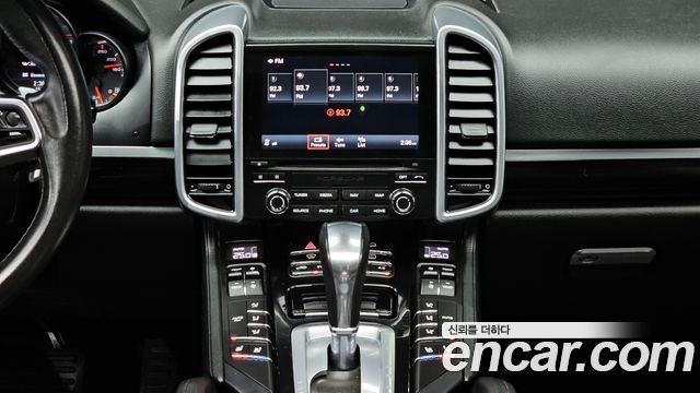 Porsche Cayenne 2017 — photo 14
