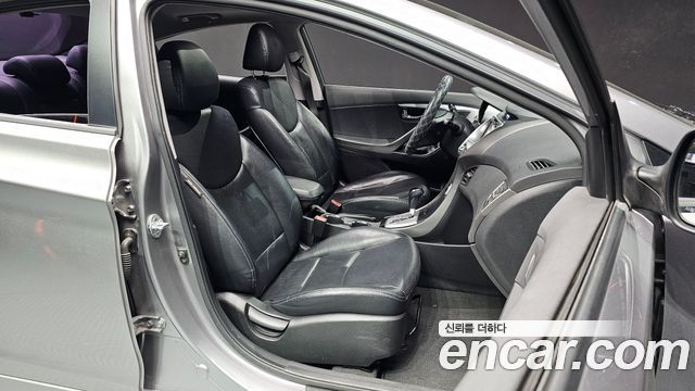 Hyundai AVANTE 2012 — photo 10