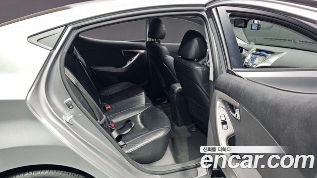 Hyundai AVANTE 2012 — photo 11