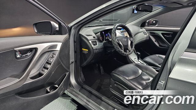 Hyundai AVANTE 2012 — photo 12