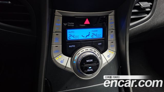 Hyundai AVANTE 2012 — photo 17