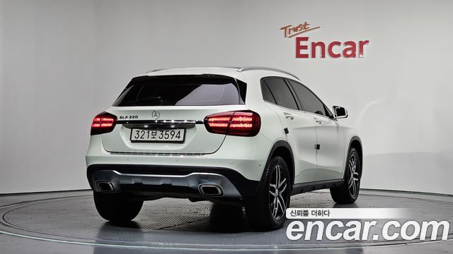 Mercedes-Benz GLA-Class 2018 — photo 2