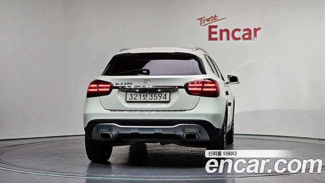 Mercedes-Benz GLA-Class 2018 — photo 4