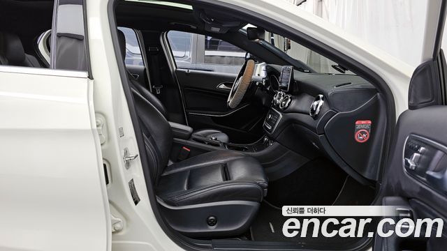Mercedes-Benz GLA-Class 2018 — photo 11