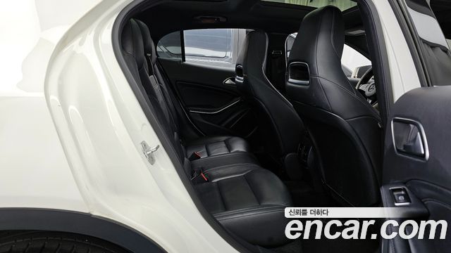 Mercedes-Benz GLA-Class 2018 — photo 12