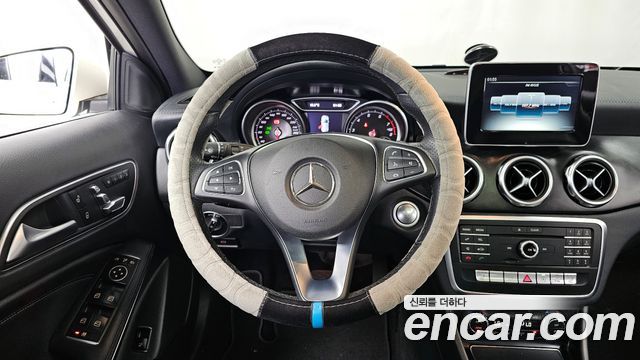 Mercedes-Benz GLA-Class 2018 — photo 13