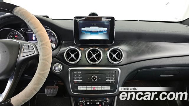Mercedes-Benz GLA-Class 2018 — photo 14