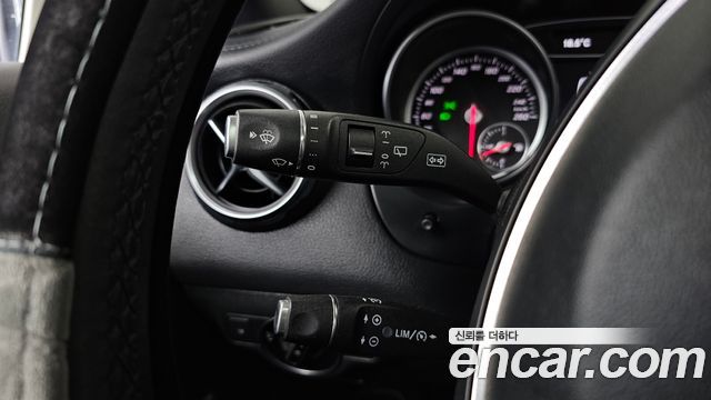 Mercedes-Benz GLA-Class 2018 — photo 18