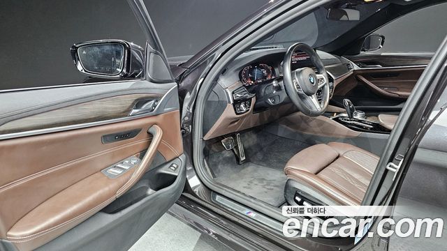 BMW 5-Series 2020 — photo 10