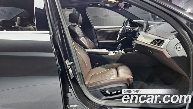 BMW 5-Series 2020 — photo 11