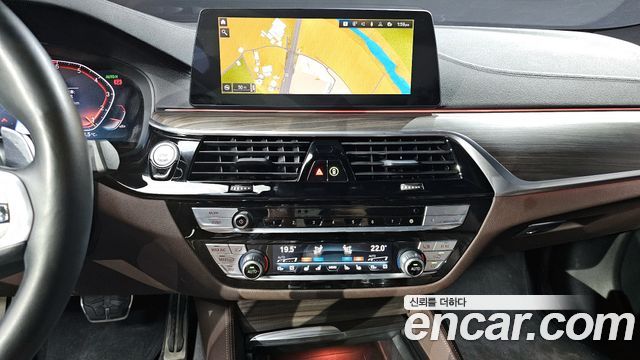 BMW 5-Series 2020 — photo 14
