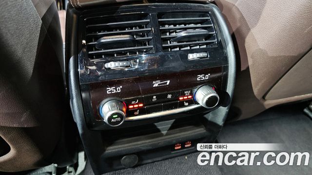 BMW 5-Series 2020 — photo 17