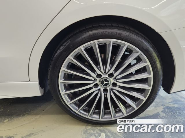 Mercedes-Benz C-Class 2023 — photo 5